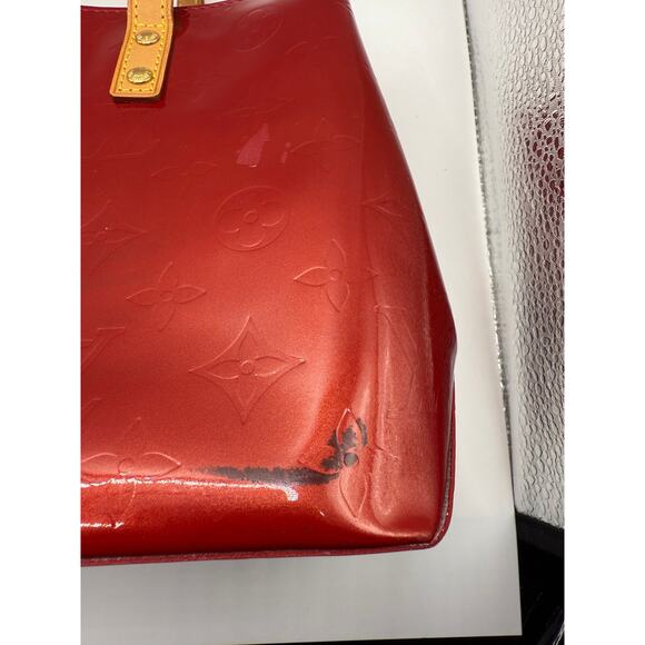 Louis Vuitton Monogram Vernis Reade PM Handbag in Red Patent Leather - Picture 4 of 8